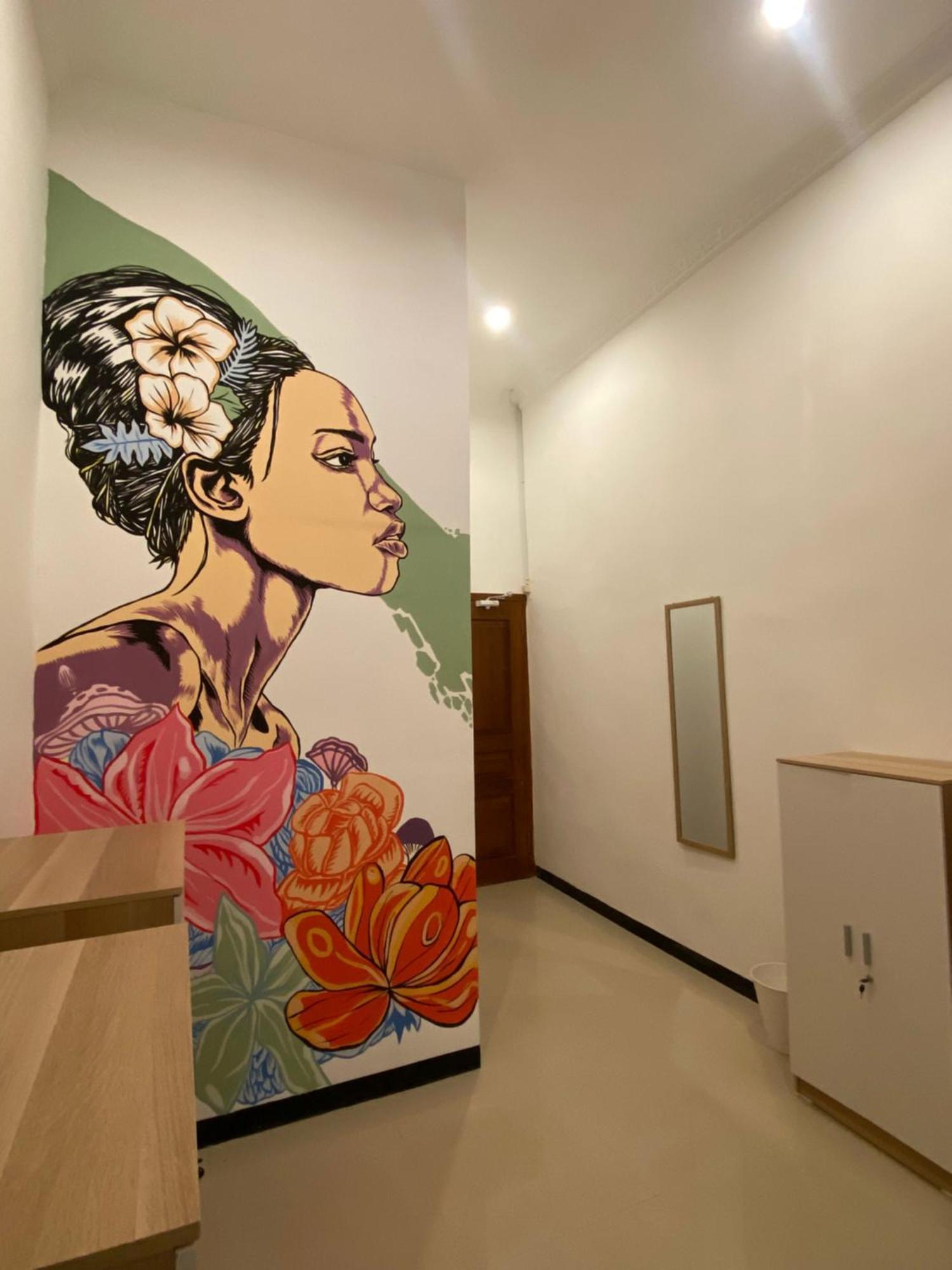 Revive By Snooze Hostel Banyuwangi  Buitenkant foto