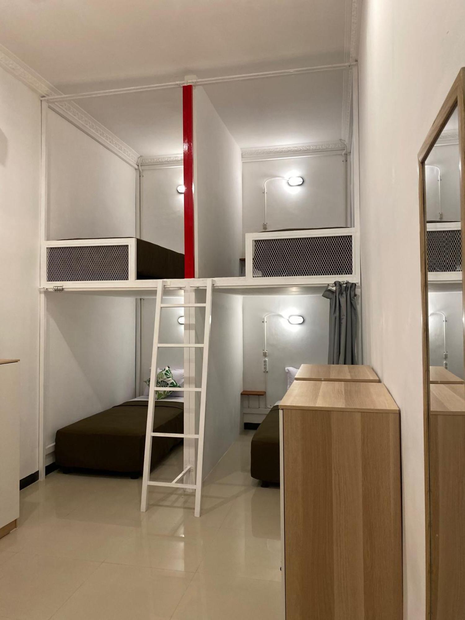Revive By Snooze Hostel Banyuwangi  Buitenkant foto