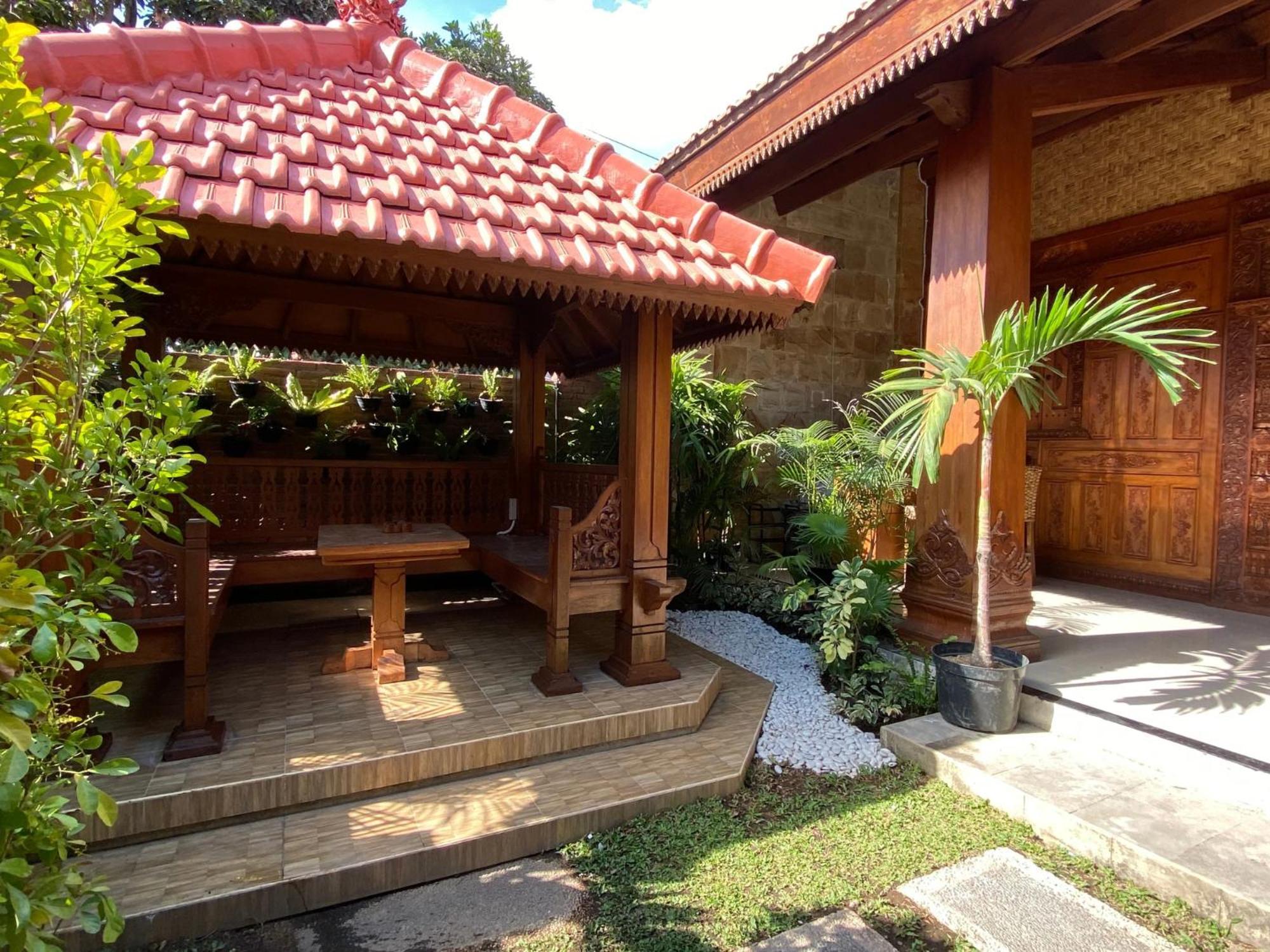 Revive By Snooze Hostel Banyuwangi  Buitenkant foto